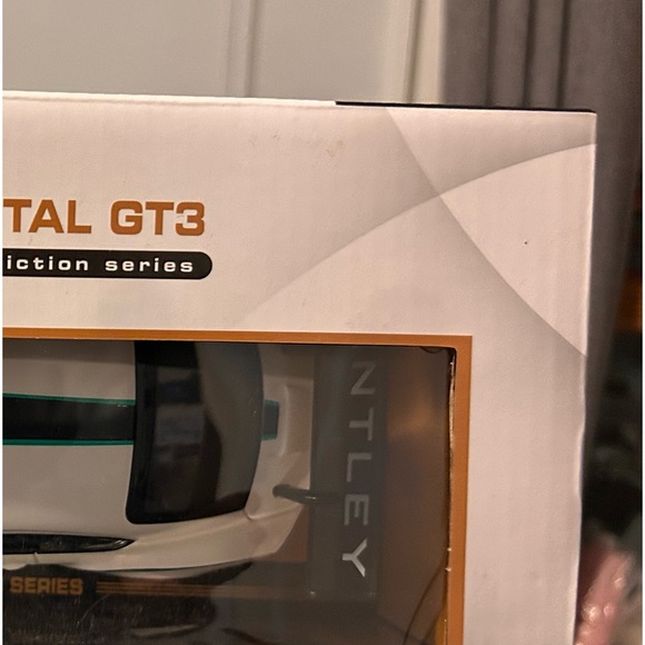 COLLECTIBLE CAR : Bentley 1:24 - Picture 3 of 3